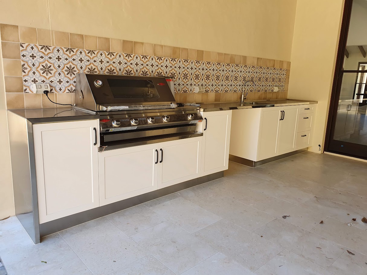 Custom outdoor kitchen and BBQ by KIS Joinery Brisbane